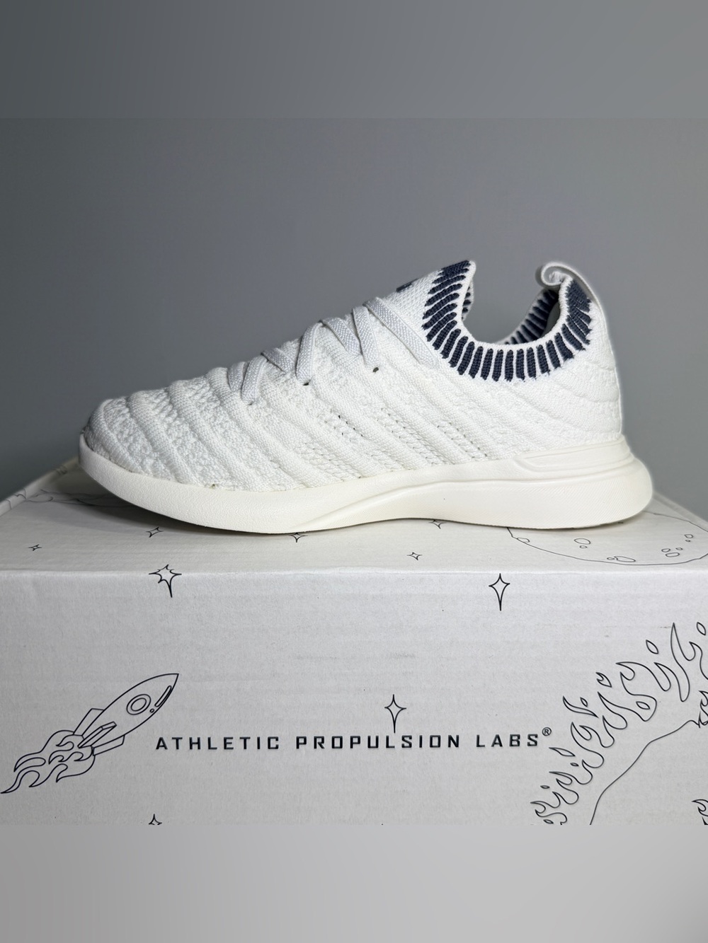 APL TechLoom Wave Kids Shoes Size 10 Ivory/Iron Ribbed – Brand New in Box - Picture 8 of 14